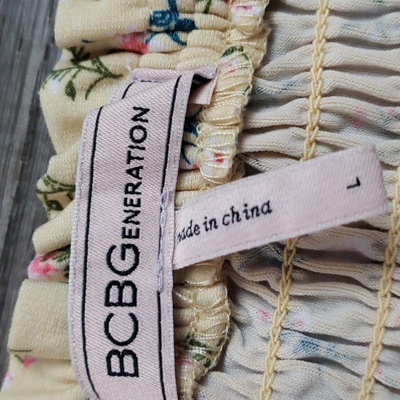 BCBGENERATION Yellow Floral Pullon Shirred Waist Shorts Sz L - Picture 4 of 9